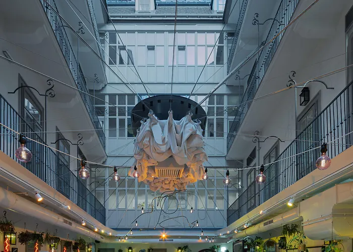 Hotel The Leo Grand